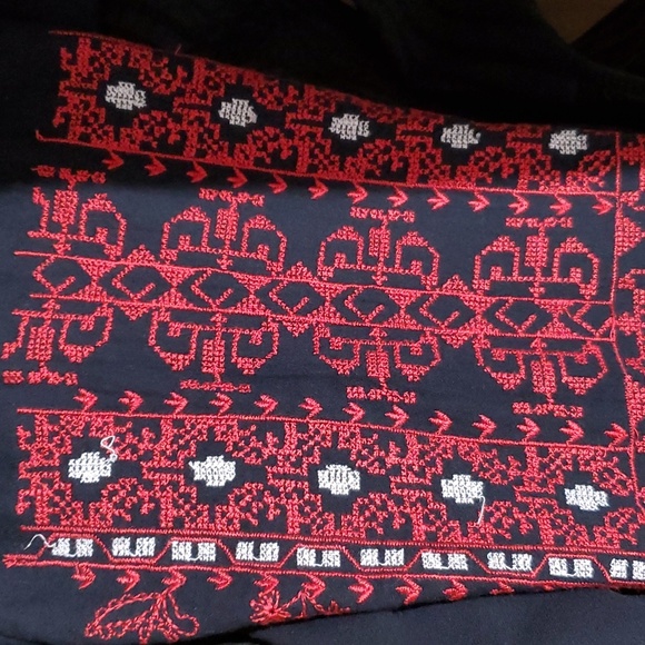 Alya Red Embroidered Black Cotton Long Sleeve Loose Fit Top Women's Size Large - Picture 9 of 9